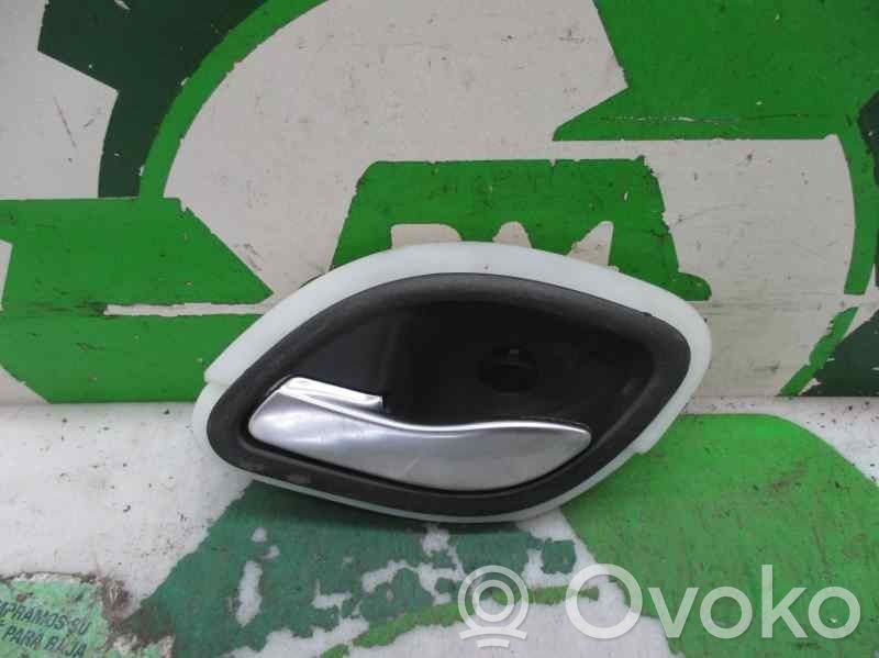 Manecilla interna puerta delantera   8200000723,CAJA8