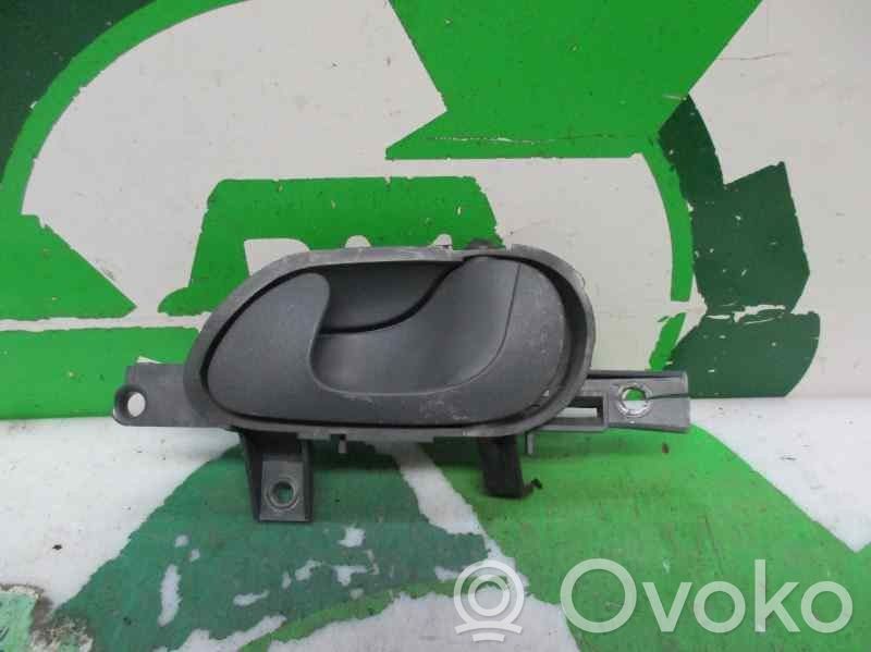 Manecilla interna puerta delantera