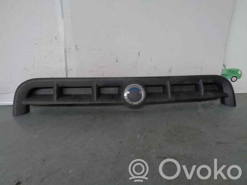 Atrapa chłodnicy / Grill   735268388