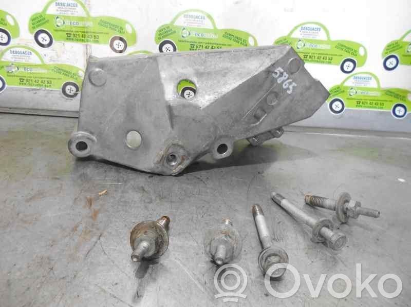 Chrysler PT Cruiser Engine mount bracket 
