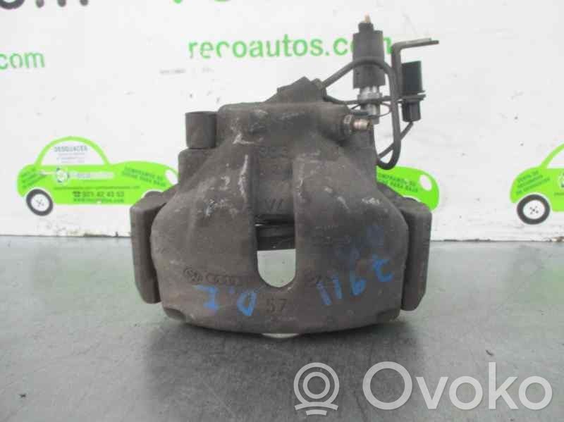 Audi A4 S4 B5 8D Priekšējais suports 