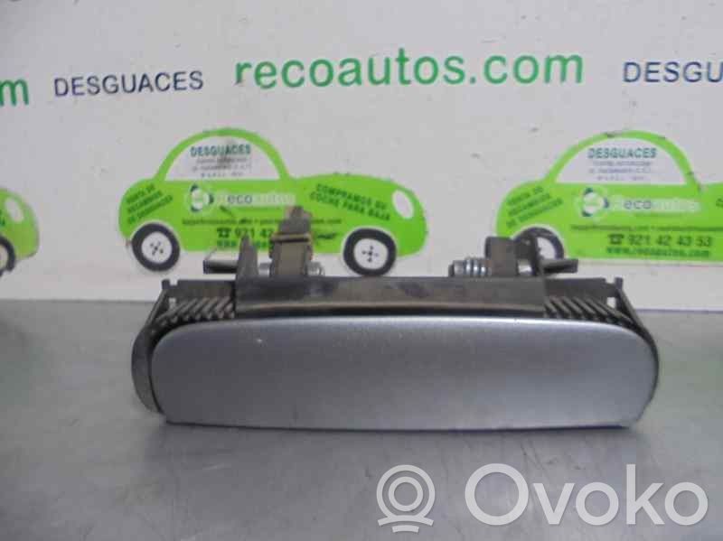 Manecilla externa puerta trasera   4B0839885