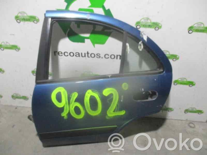 Nissan Almera N16 Puerta trasera