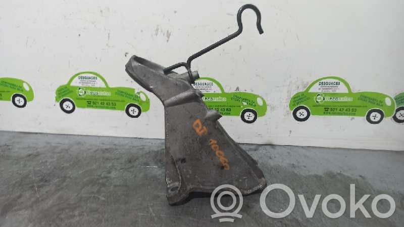 Engine mount bracket   4A0199307A