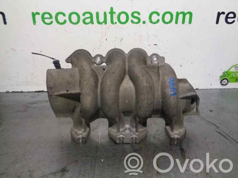 Renault Clio I Colector de admisión 