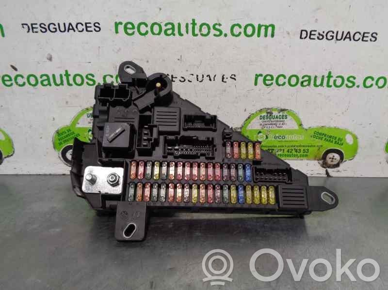 Fuse box set   6906618