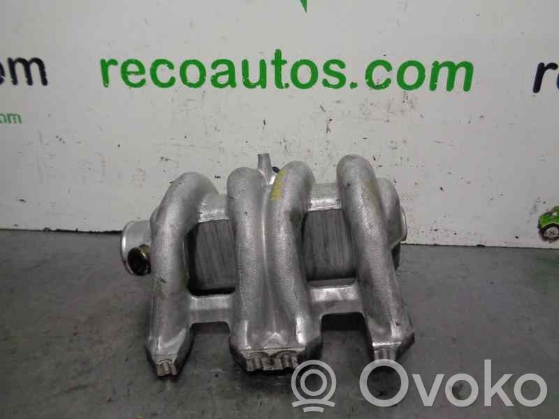 Renault Clio I Colector de admisión 