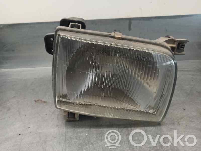 Nissan PickUp Phare frontale 