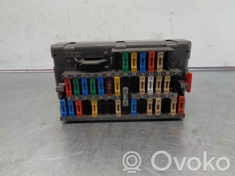 Peugeot Partner Juego de caja de fusibles 