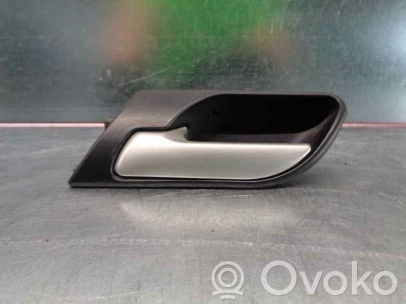 Manecilla interna puerta trasera   8408625
