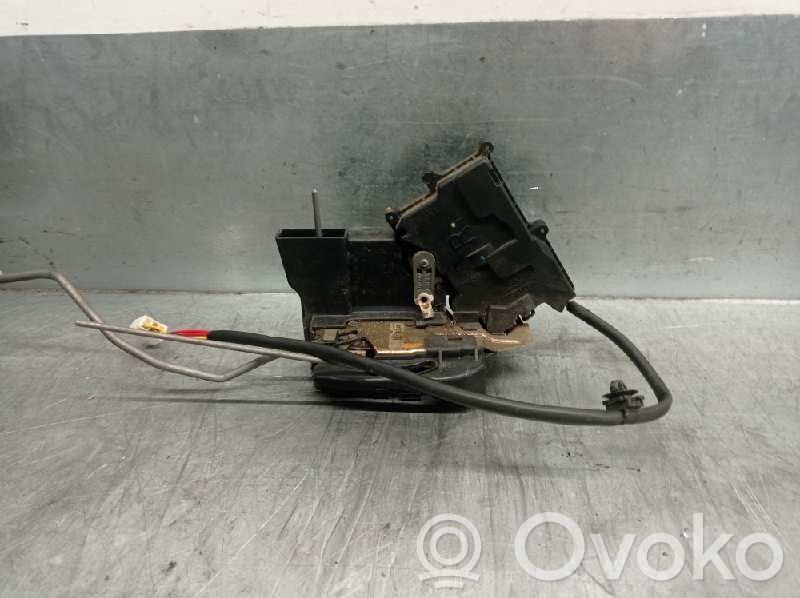 Mazda 323 Priekšpusē slēdzene 