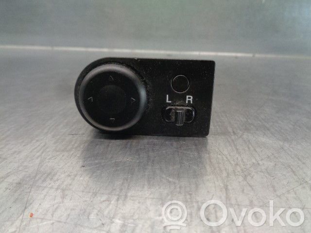 Chevrolet Aveo Interruptor del espejo lateral 