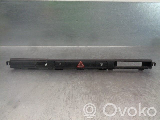 Audi A8 S8 D3 4E Botón interruptor de luz de peligro 