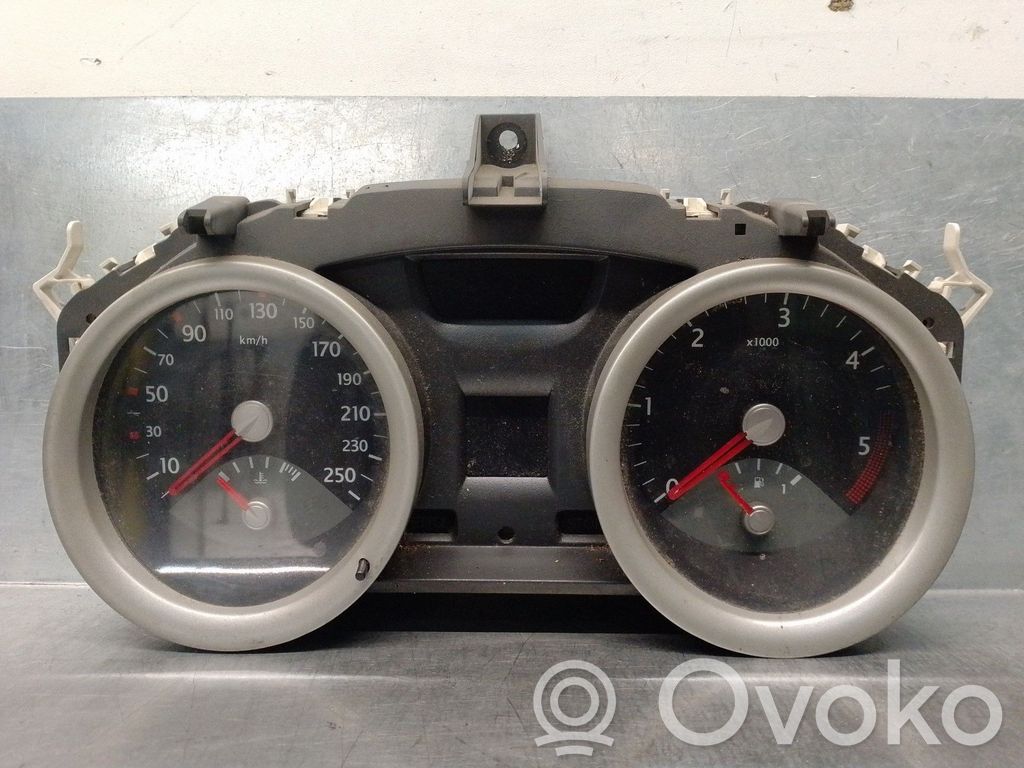 Renault Megane II Geschwindigkeitsmesser Cockpit 