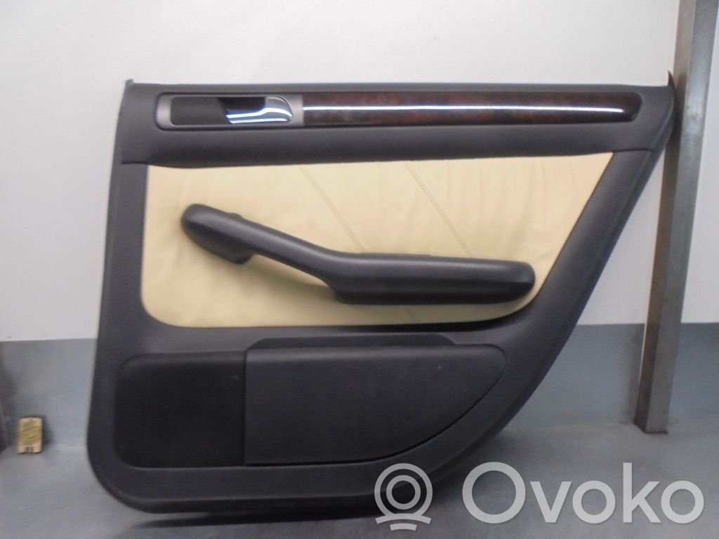 Audi A6 Allroad C5 Rivestimento del pannello della portiera posteriore 