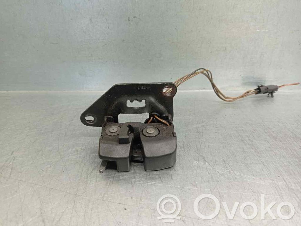 Fiat Punto (188) Zamek klapy tylnej bagażnika 