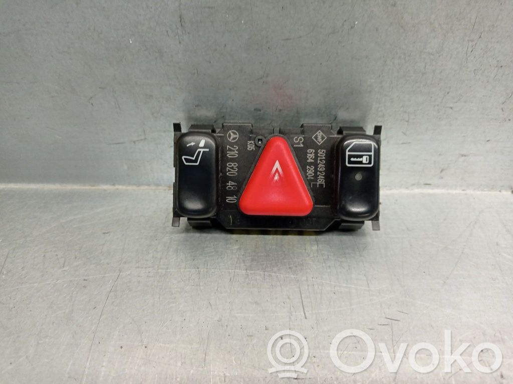 Mercedes-Benz E W210 Botón interruptor de luz de peligro