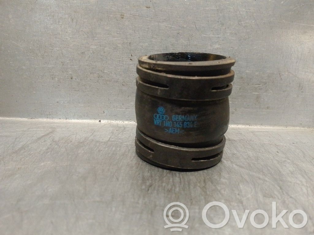 Audi A4 S4 B5 8D Ilmastointilaitteen putki (A/C) 