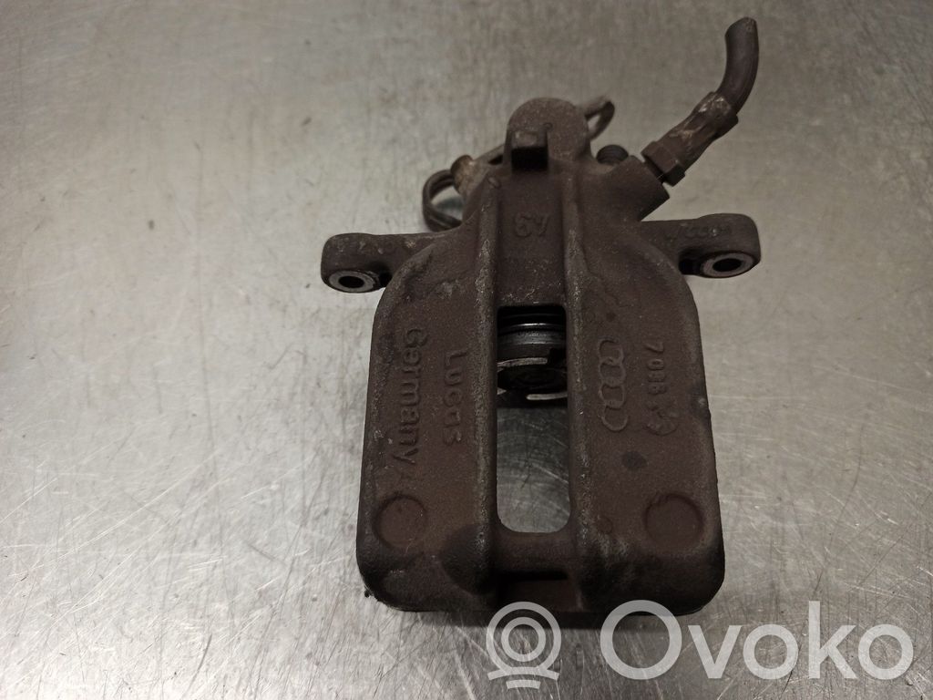 Audi A8 S8 D2 4D Suport etrier spate 