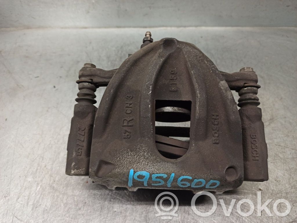 Toyota Avensis T250 Zacisk hamulcowy przedni 