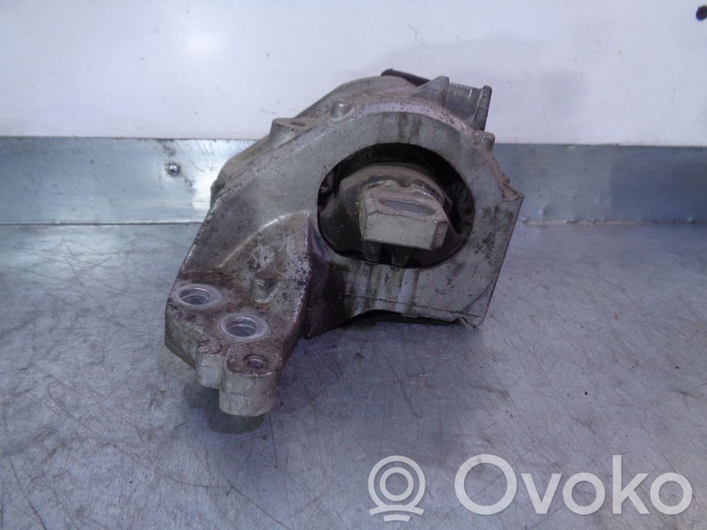 Peugeot 407 Engine mount bracket 