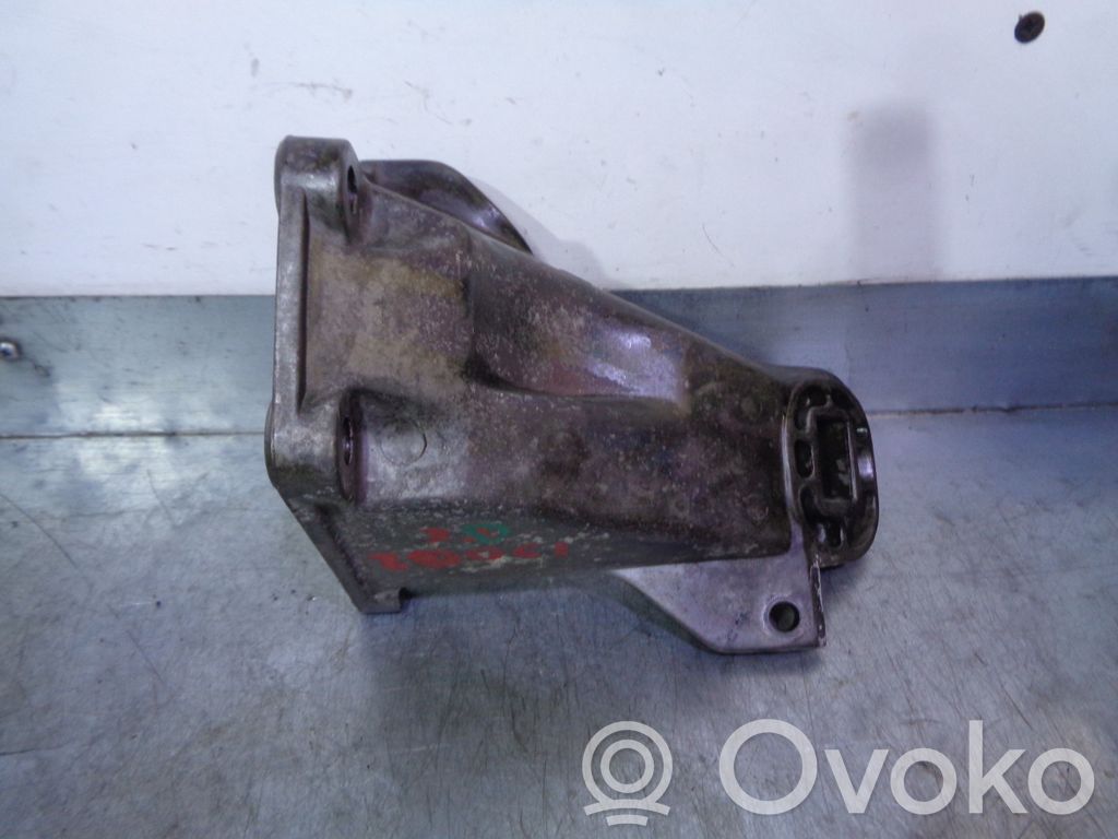 Audi A6 S6 C4 4A Engine mount bracket 
