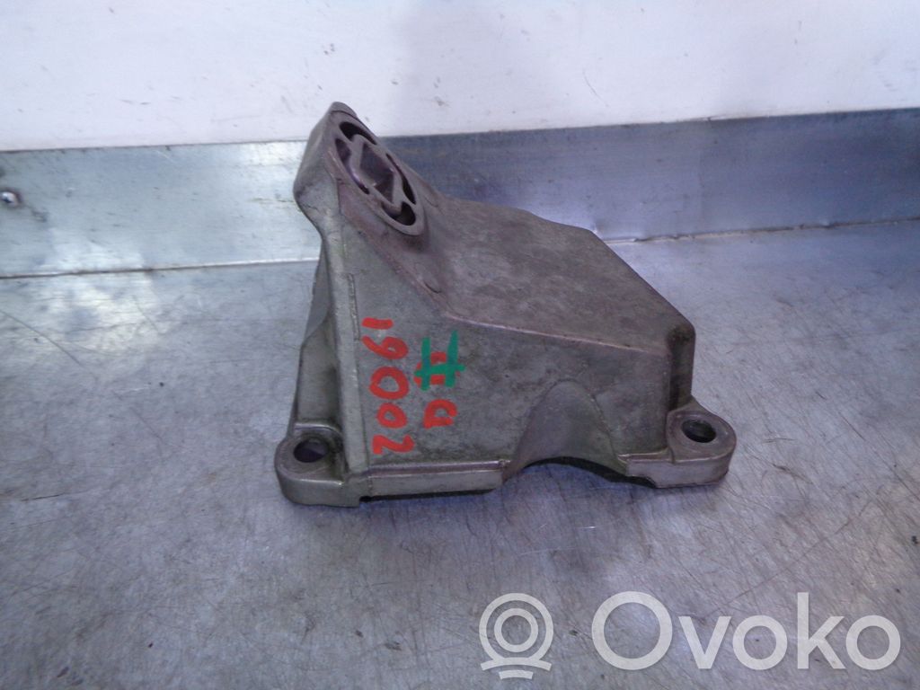 Audi A6 S6 C4 4A Engine mount bracket 