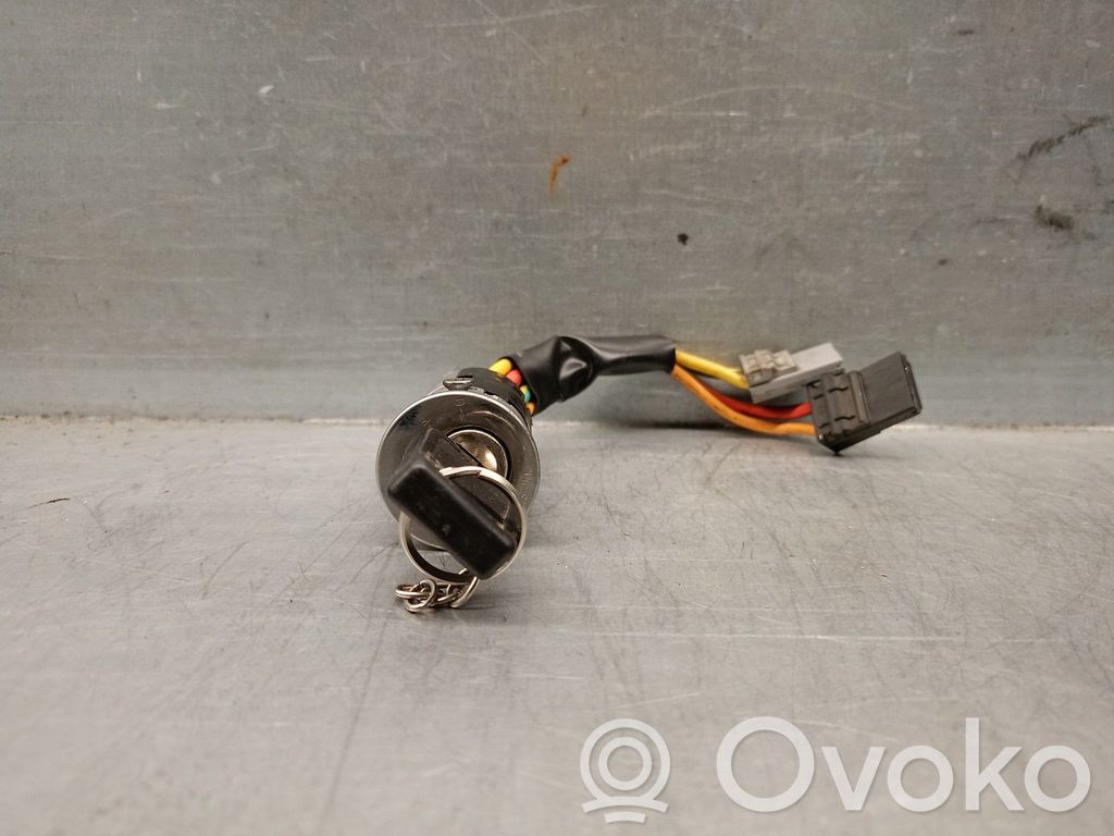 Renault Clio I Ignition lock 