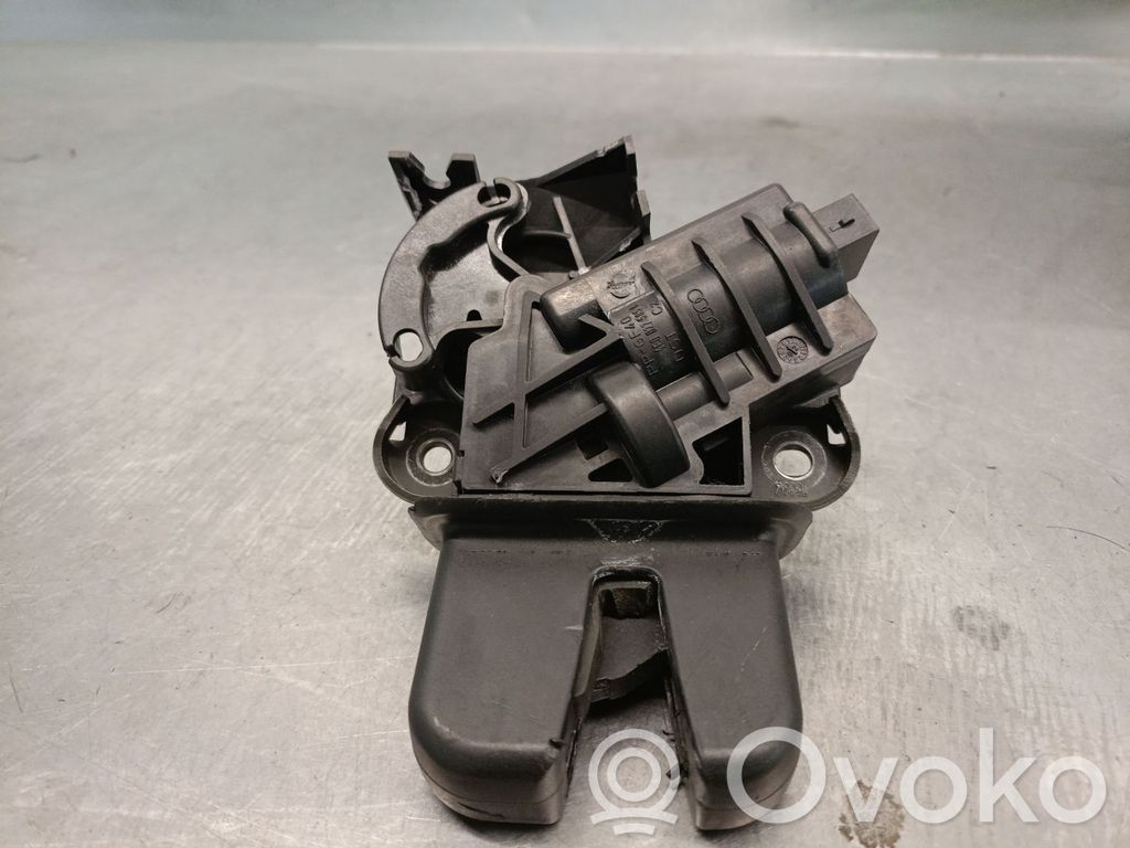Audi A8 S8 D2 4D Tailgate lock latch 