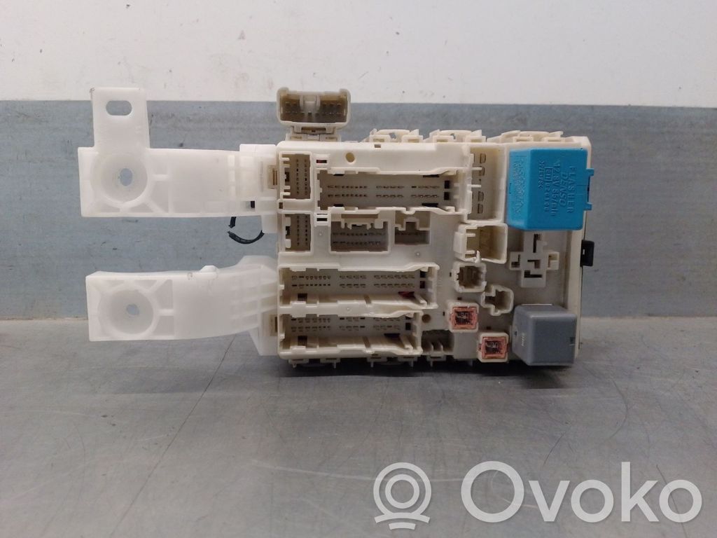 Toyota Yaris Skrzynka bezpieczników / Komplet 