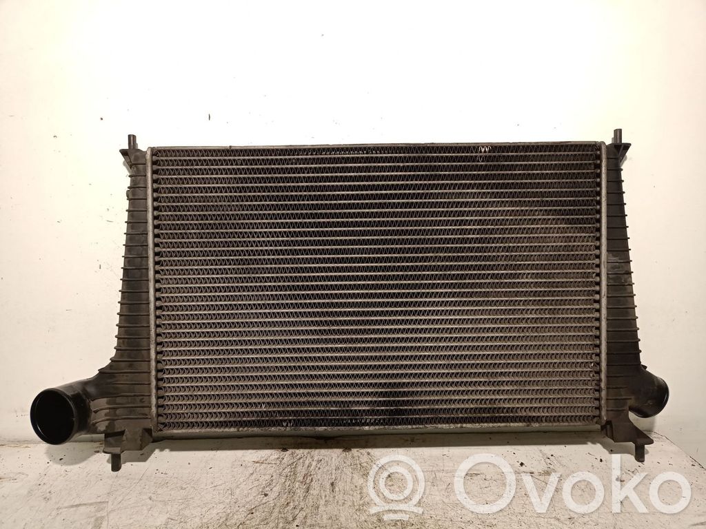 Interkūlerio radiatorius   4726568,030412VALEO