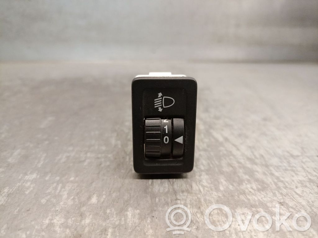 Suzuki Grand Vitara II Interrupteur d'éclairage de la cabine dans le panneau 
