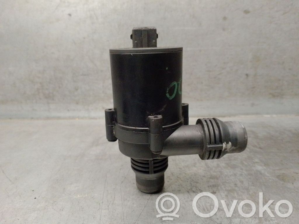 BMW 5 E60 E61 Vesipumppu 