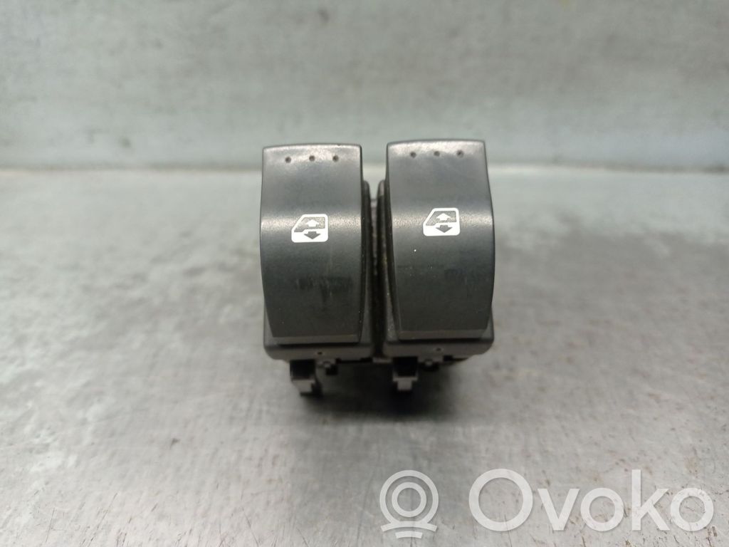 Renault Megane II Electric window control switch 