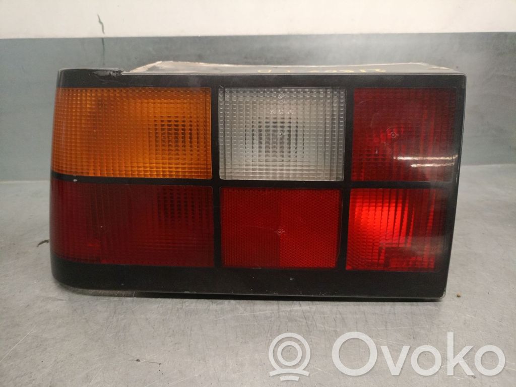 Volvo 460 Aizmugurējais lukturis virsbūvē 
