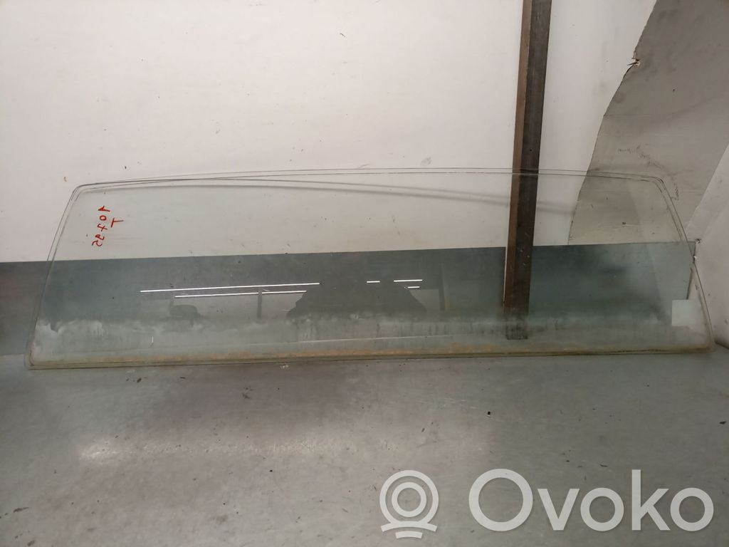 Nissan Terrano Geam lateral spate 