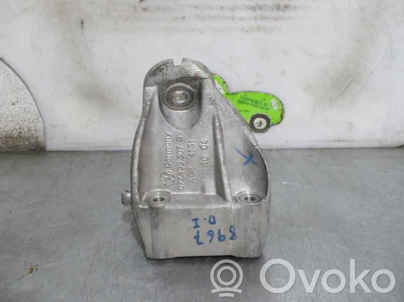 Volkswagen Touareg I Engine mount bracket 