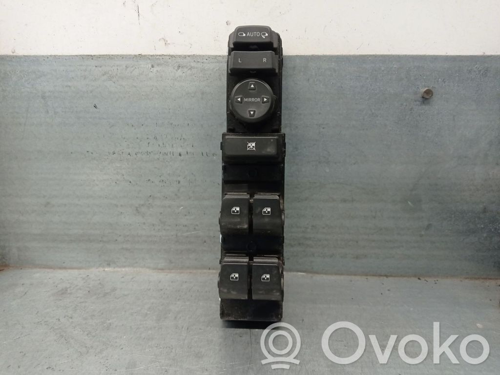 Hyundai i30 Electric window control switch 