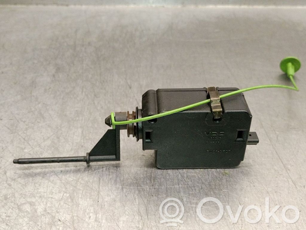 BMW 7 E65 E66 Tappo del serbatoio del carburante 