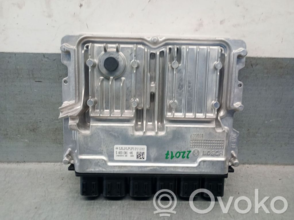 BMW 1 F40 Engine control unit/module 