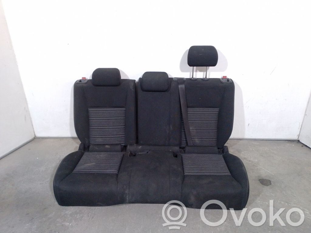 Mercedes-Benz B W245 Takaistuin 