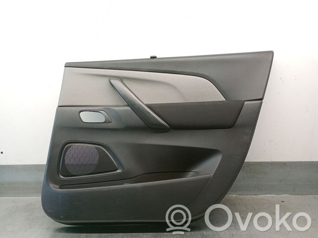 Citroen C4 Grand Picasso Takaoven verhoilu 