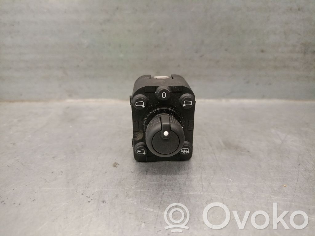 Audi Q2 - Wing mirror switch 