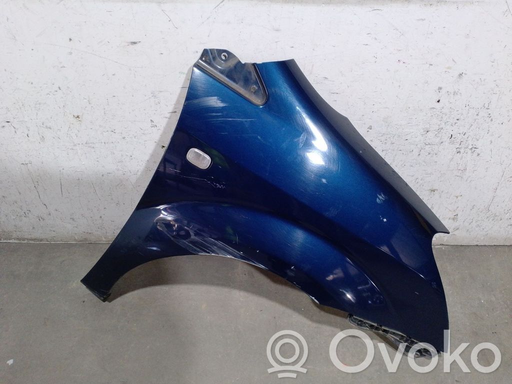 Toyota Corolla Verso E121 Sparnas 