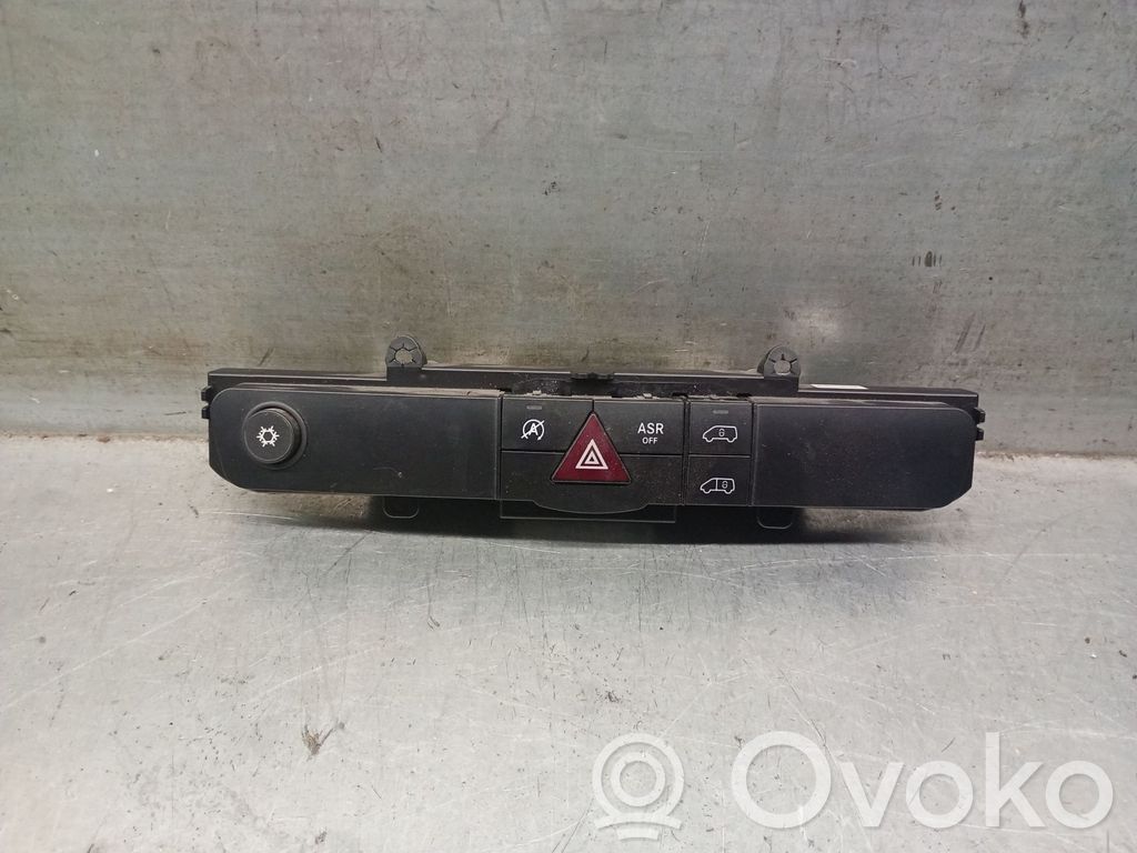 Volkswagen Crafter Botón interruptor de luz de peligro 