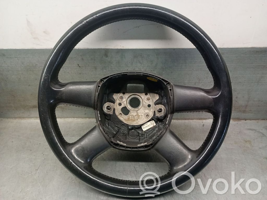 Audi A4 S4 B6 8E 8H Ohjauspyörä 