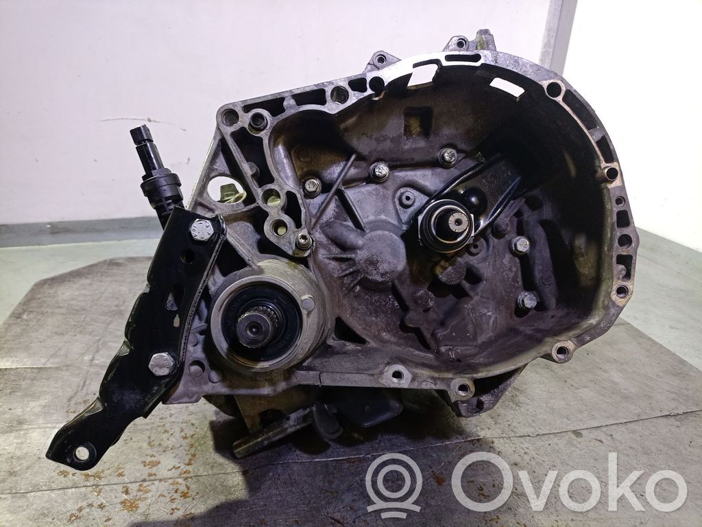 Renault Clio II Caja de cambios manual de 5 velocidades 
