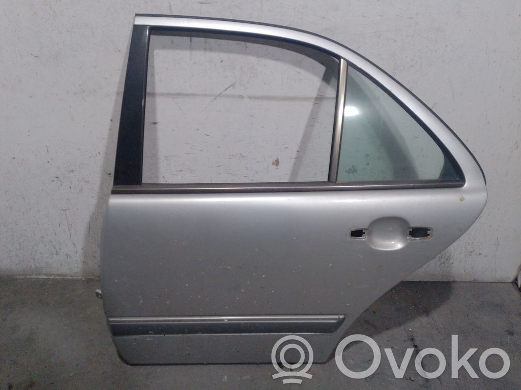 Mercedes-Benz E W210 Puerta trasera 