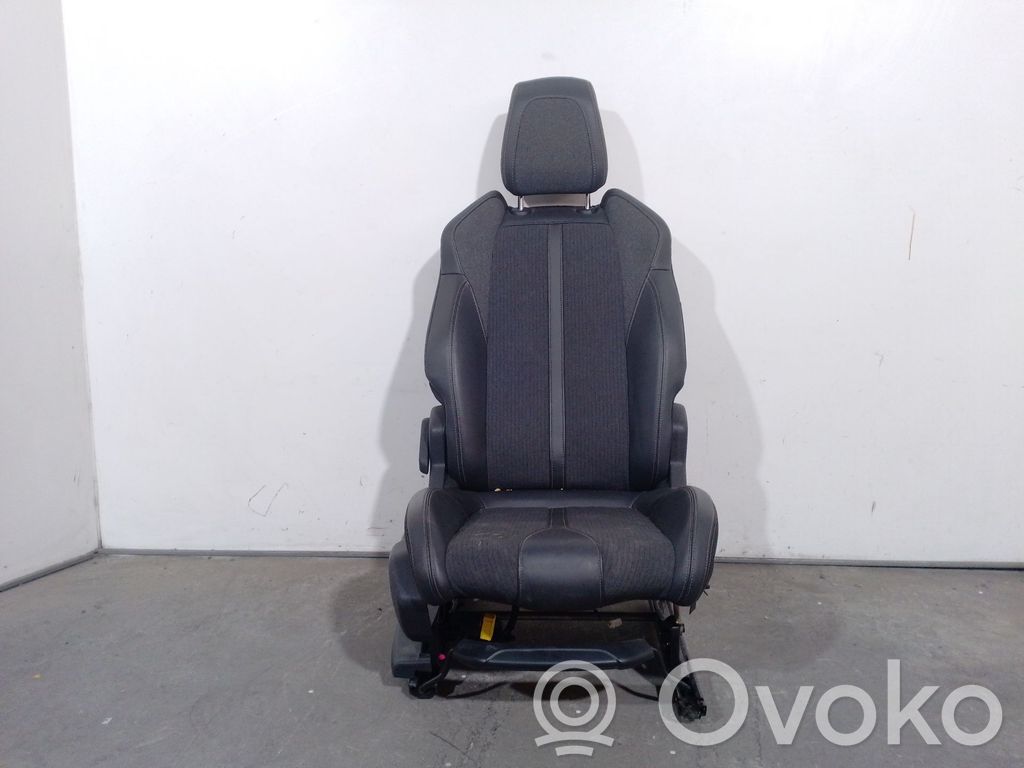 Peugeot 5008 Etumatkustajan istuin 