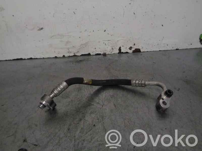 BMW 5 E39 Ilmastointilaitteen putki (A/C) 
